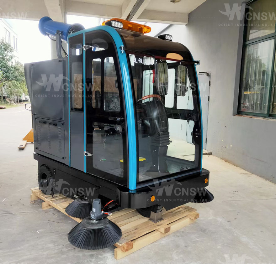 E900(HFS) large battery powered sweeper