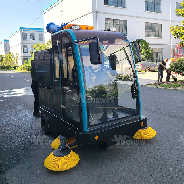 High Pressure Industrial Fog Cannon Electric Road Sweeper Can Do Sterilization