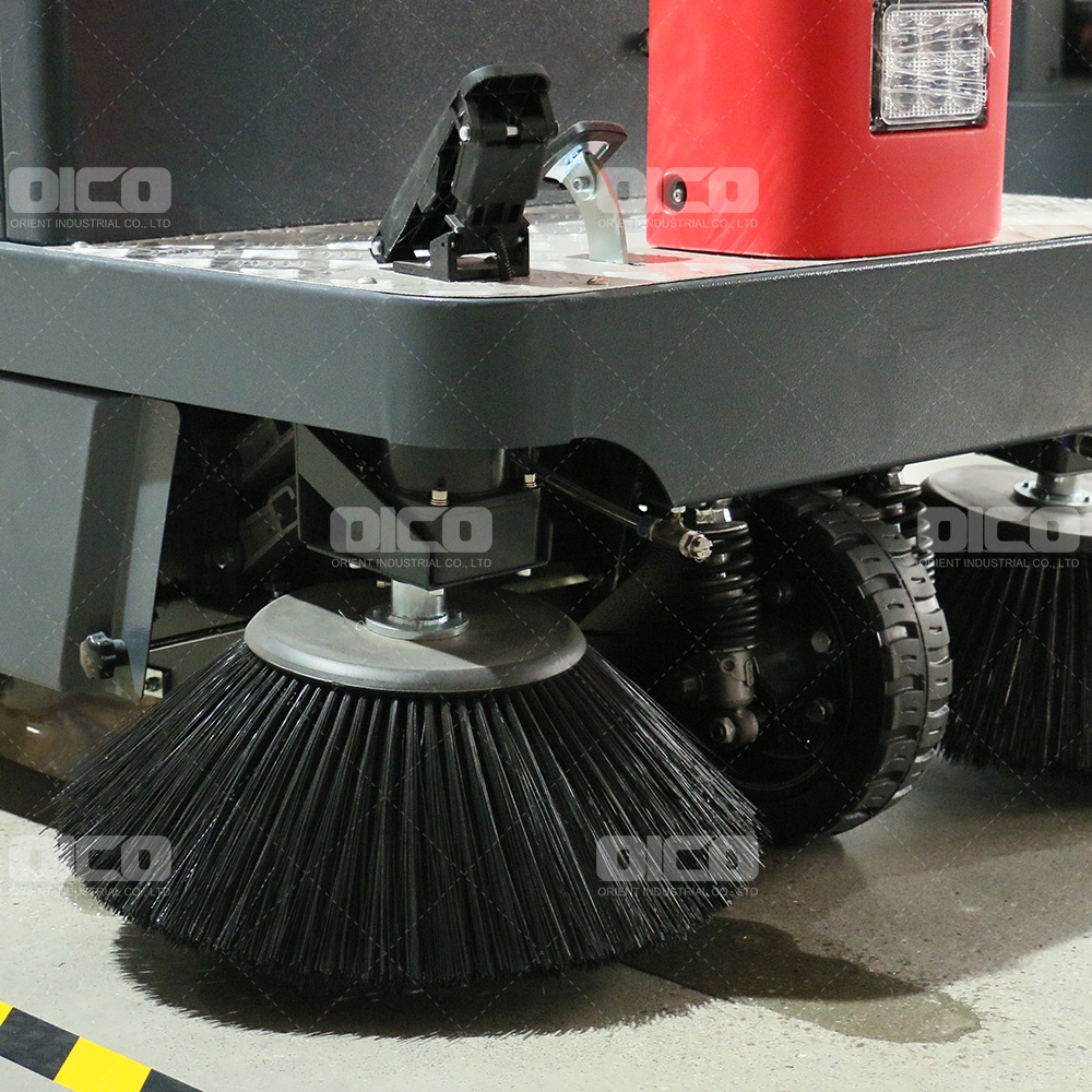 discharging ride on automatic floor cleaning sweepr 