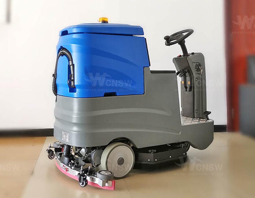 V70S-F ride-on floor cleaning machine