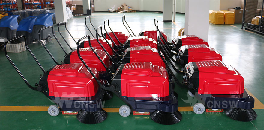 P100A compact road sweeper