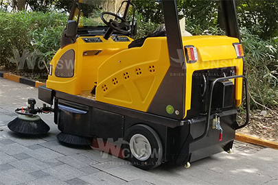E800W parking lot vacuum sweepers