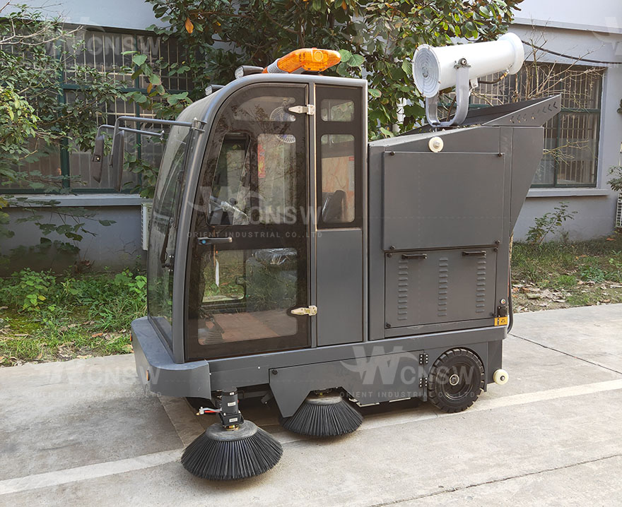 E900(HFS) ride-on vacuum road sweeper