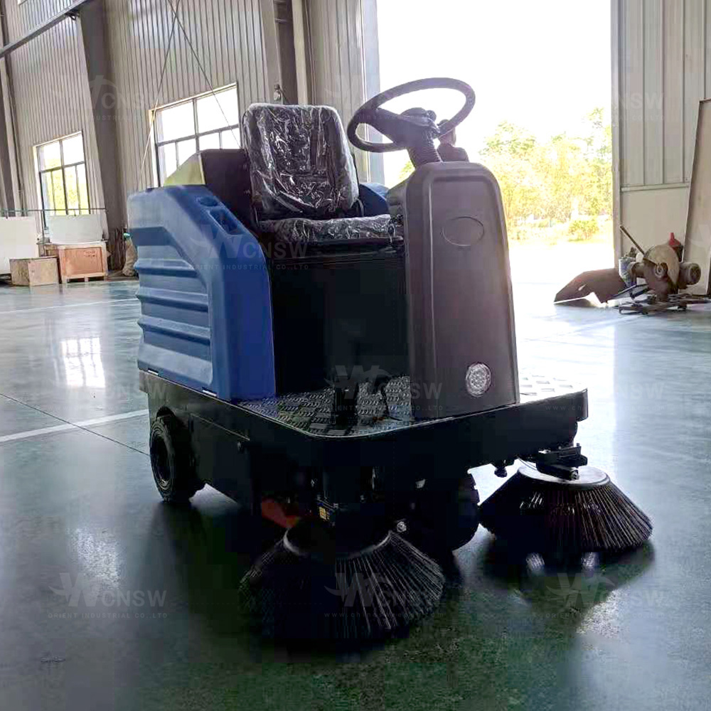 China Ride on Multi-purpose Street Road Hard Floor Road Sweeper Manufacturer