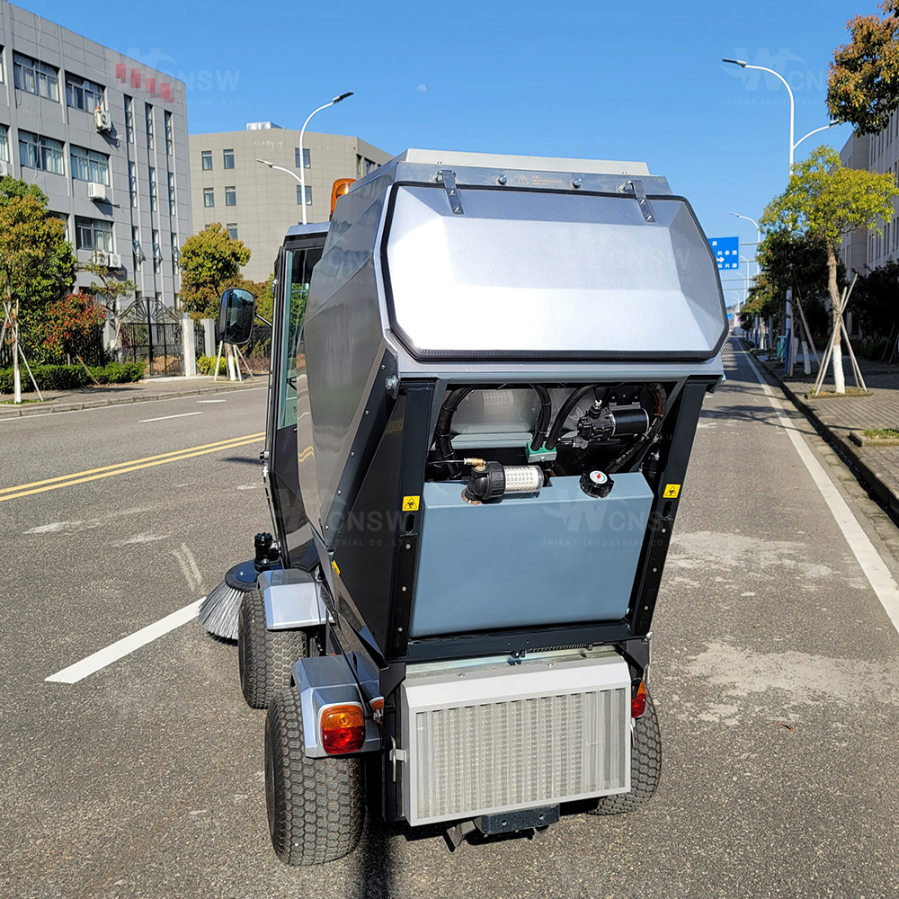 Multi Functional Diesel Use Driving Type Road Sweeper