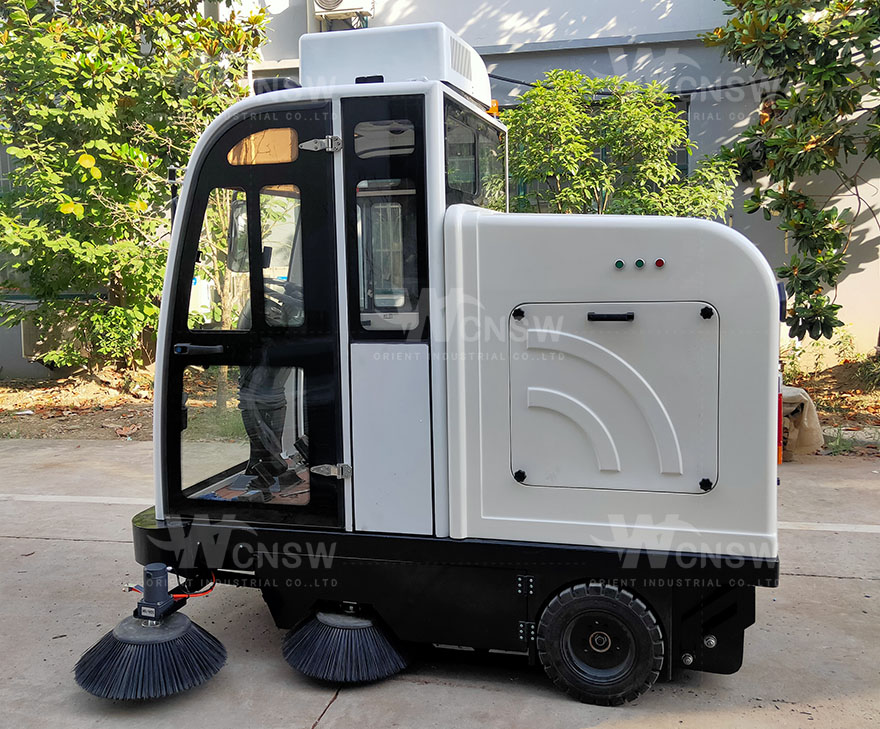 E800LD-LN driving sweeper