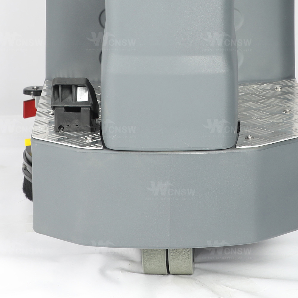 Battery type floor scrubber