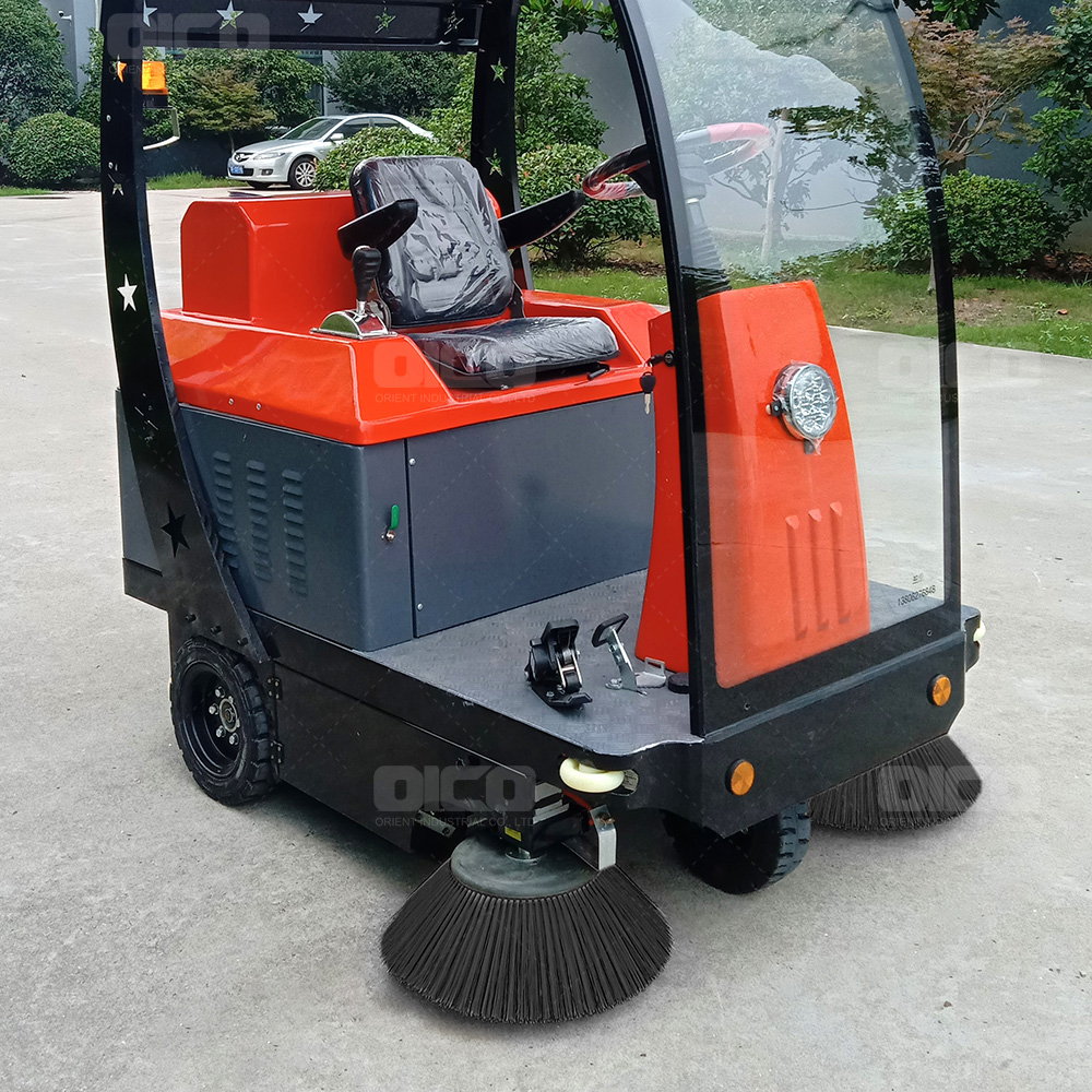 Semi-Enclosed Automatic Park Lot Vacuum Cleaner Battery Sweeper