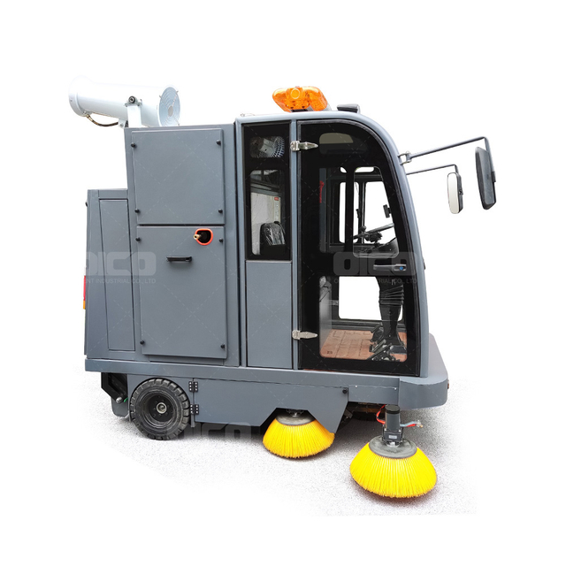 Street Use Fog Cannon Cleaning Self-discharging Road Sweeper with High Power