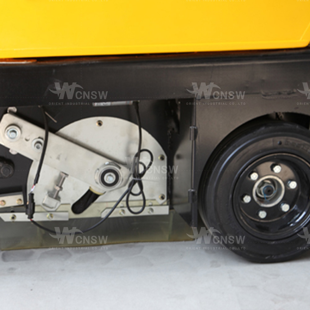 Heavy Power Driving Airport Use Dry And Wet Cleaning Road Sweeper