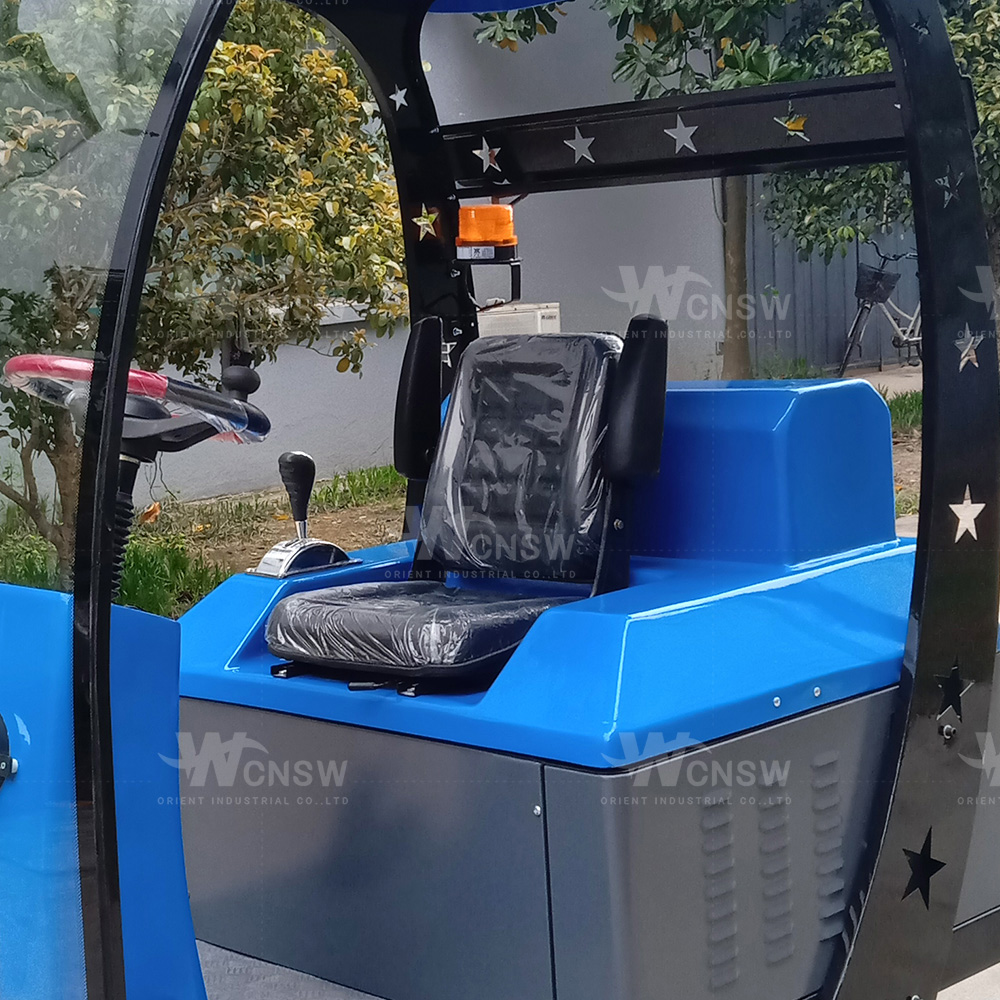 Parking Lot Suck Small Street Sweeper with sunshade and watering function