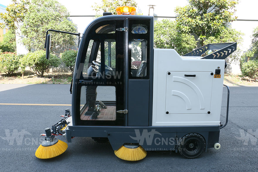 E900-LN airport runway cleaning equipment