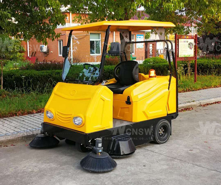 E8006 automatic street sweeper