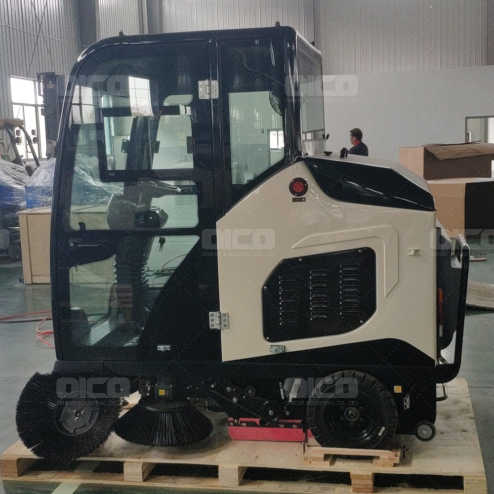 Commercial Parking Lot Enclosed Cab Floor Sweeper